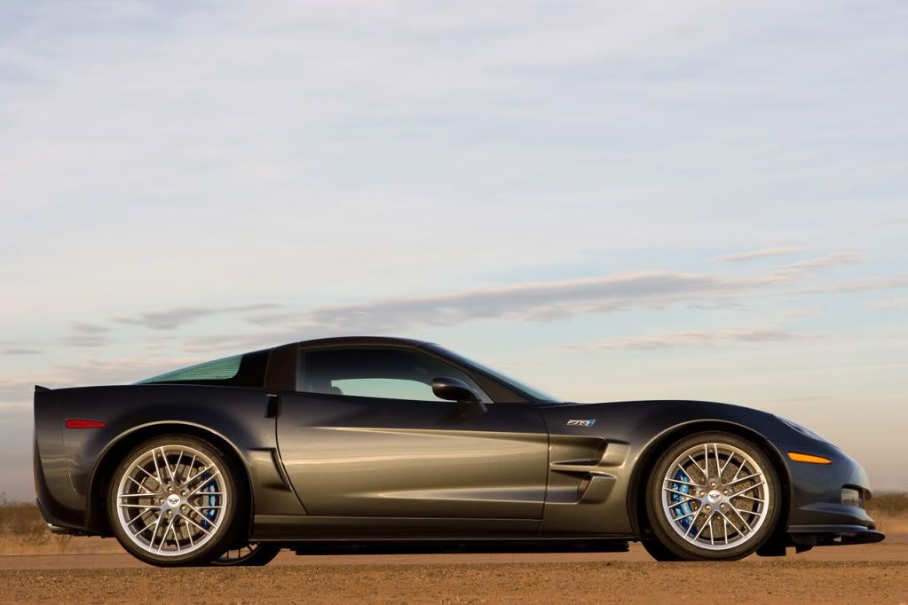 2009-Chevrolet-Corvette-ZR1-3-lg.jpg