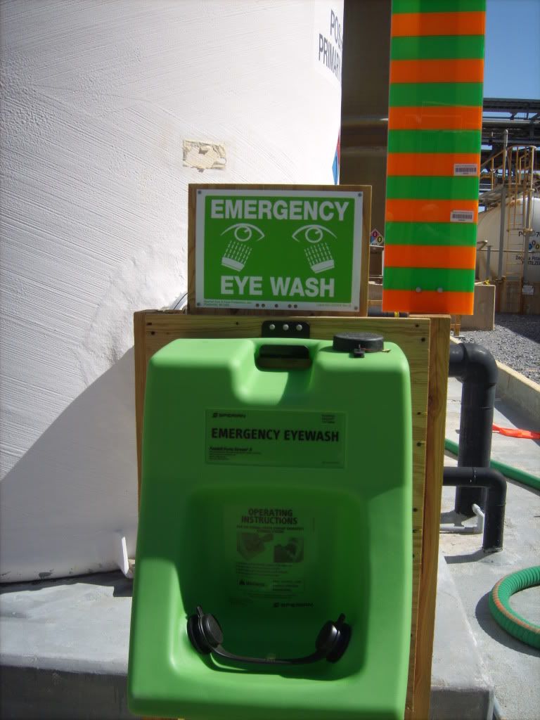 emergency eye-wash station Pictures, Images and Photos